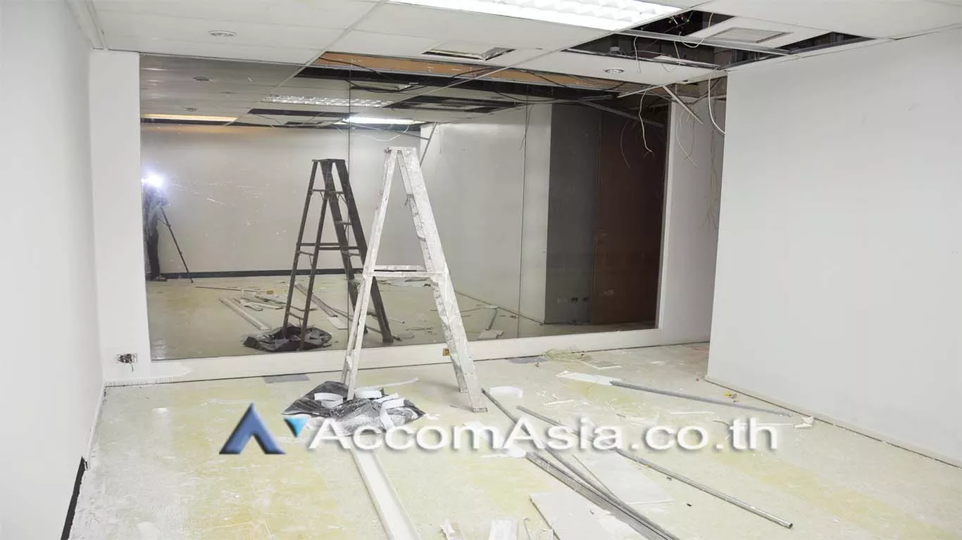 8  Office Space For Rent in Sukhumvit ,Bangkok BTS Asok - MRT Sukhumvit at Rajapark Building AA10326